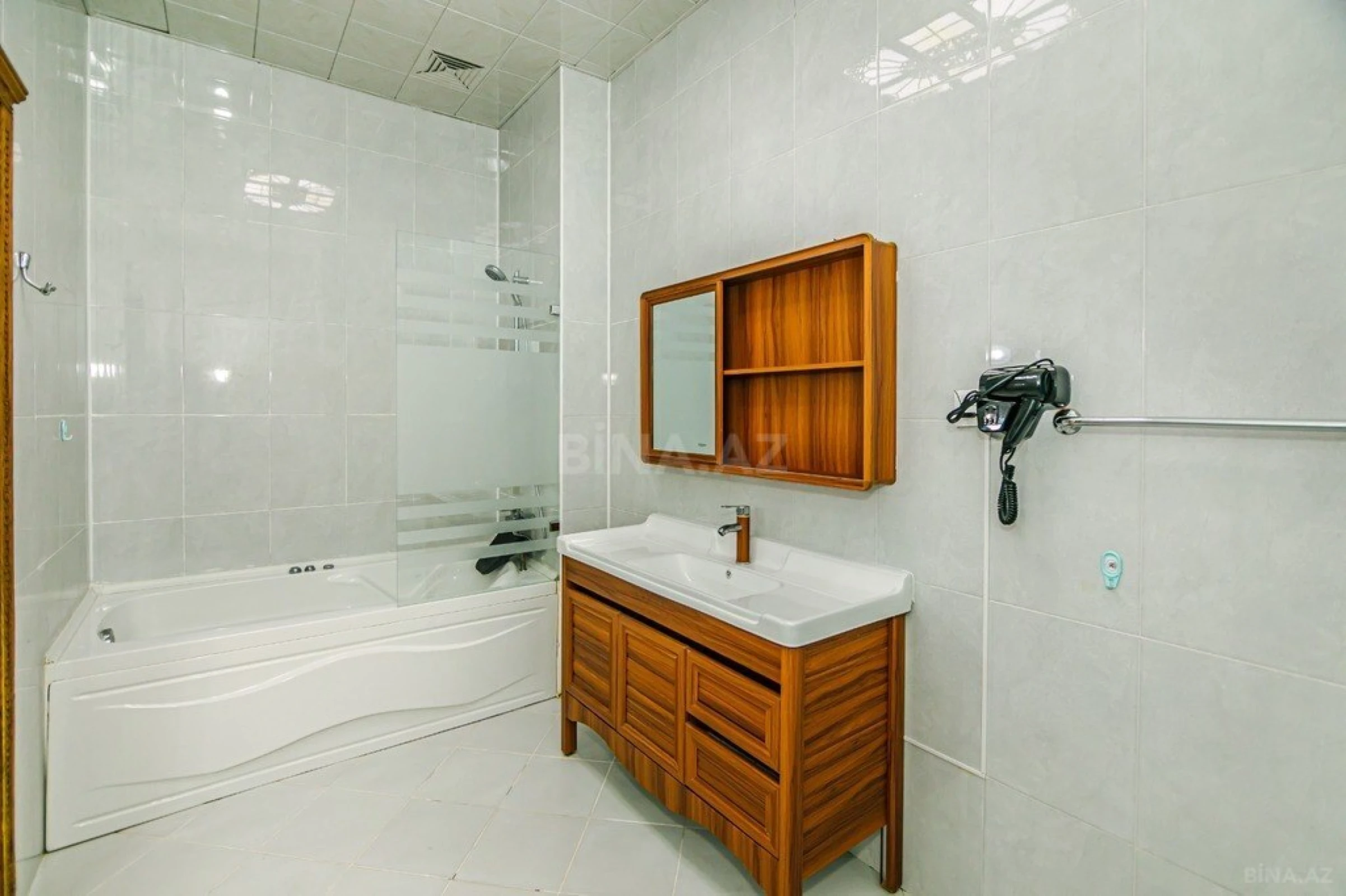 Kirayə verilir 4 otaqlı mənzil 285 m²