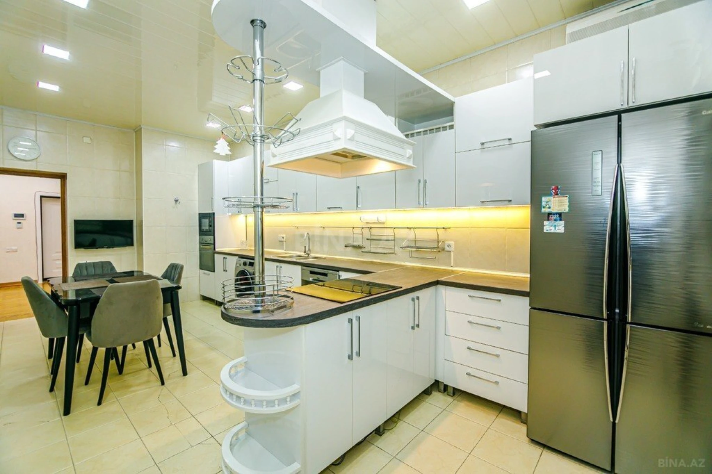 Kirayə verilir 4 otaqlı mənzil 285 m²