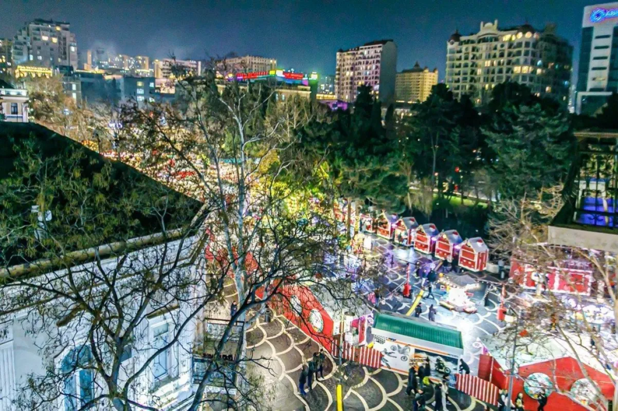 Kirayə verilir 4 otaqlı mənzil 165 m²