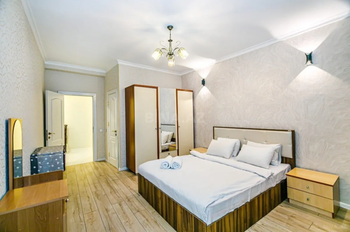 Kirayə verilir 4 otaqlı mənzil 165 m²