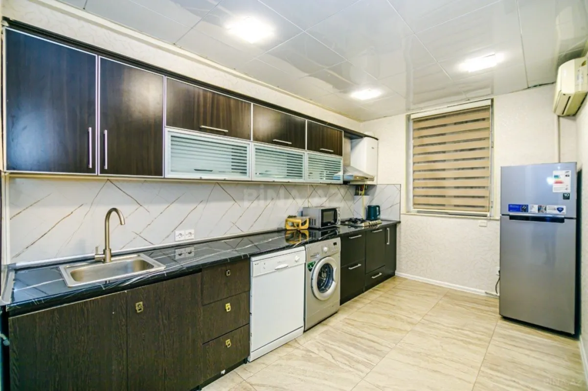 Kirayə verilir 4 otaqlı mənzil 165 m²