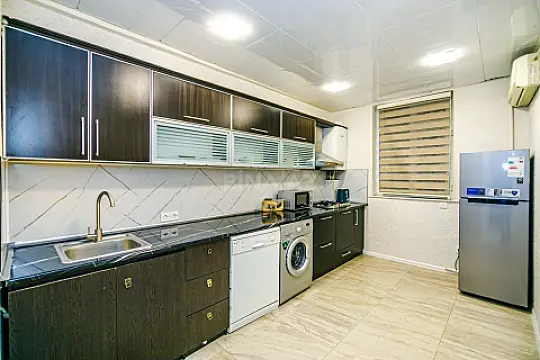 Kirayə verilir 4 otaqlı mənzil 165 m²
