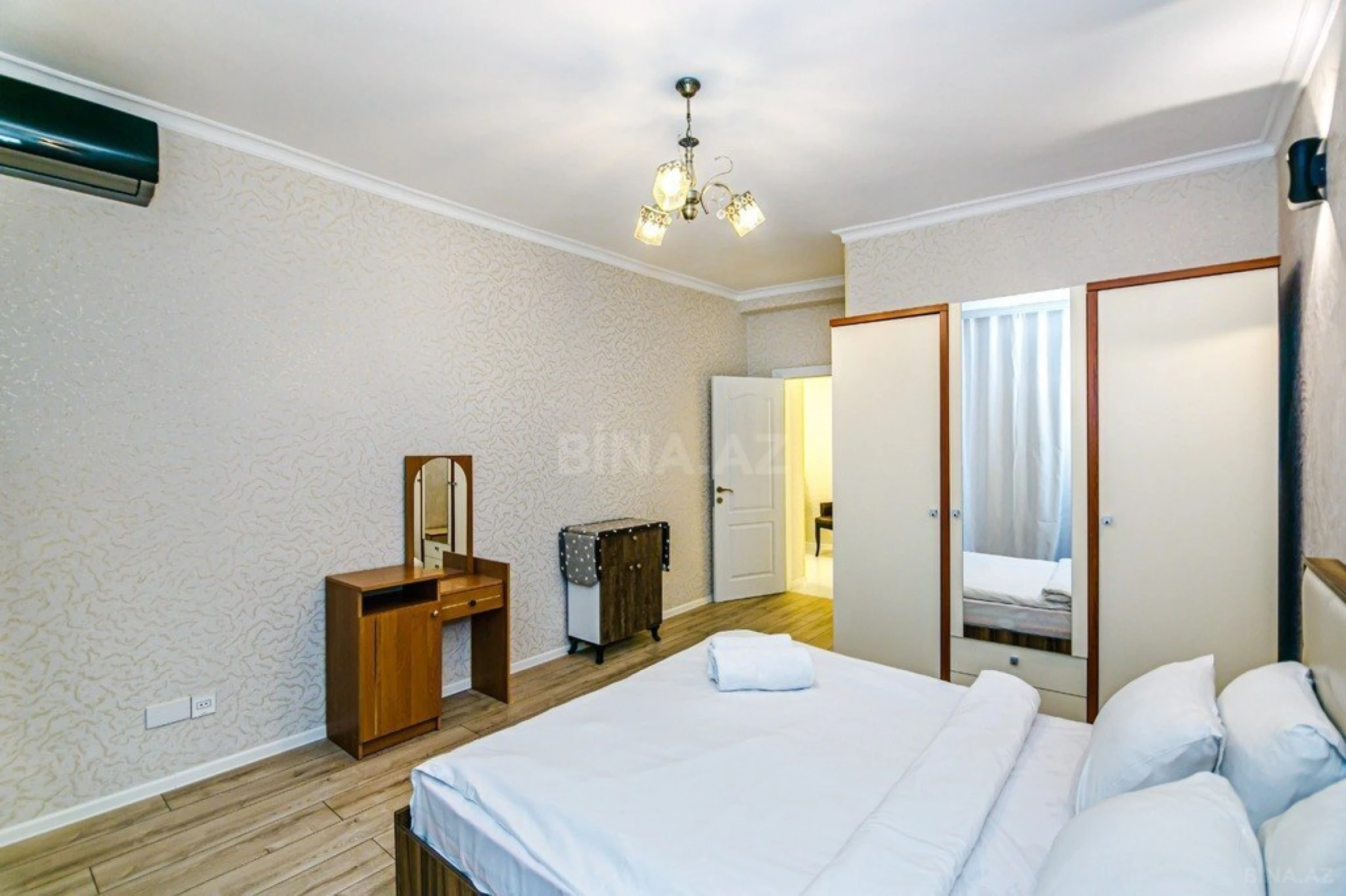 Kirayə verilir 4 otaqlı mənzil 165 m²