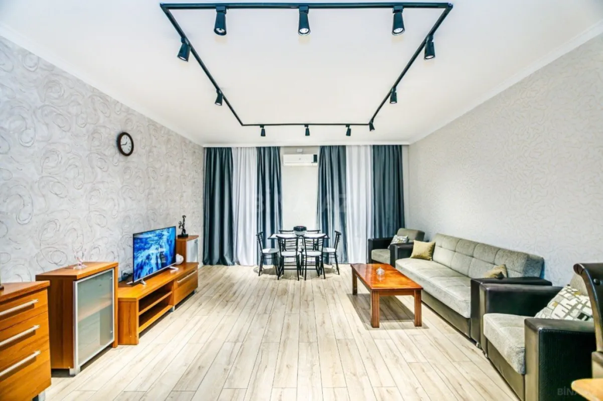 Kirayə verilir 4 otaqlı mənzil 165 m²