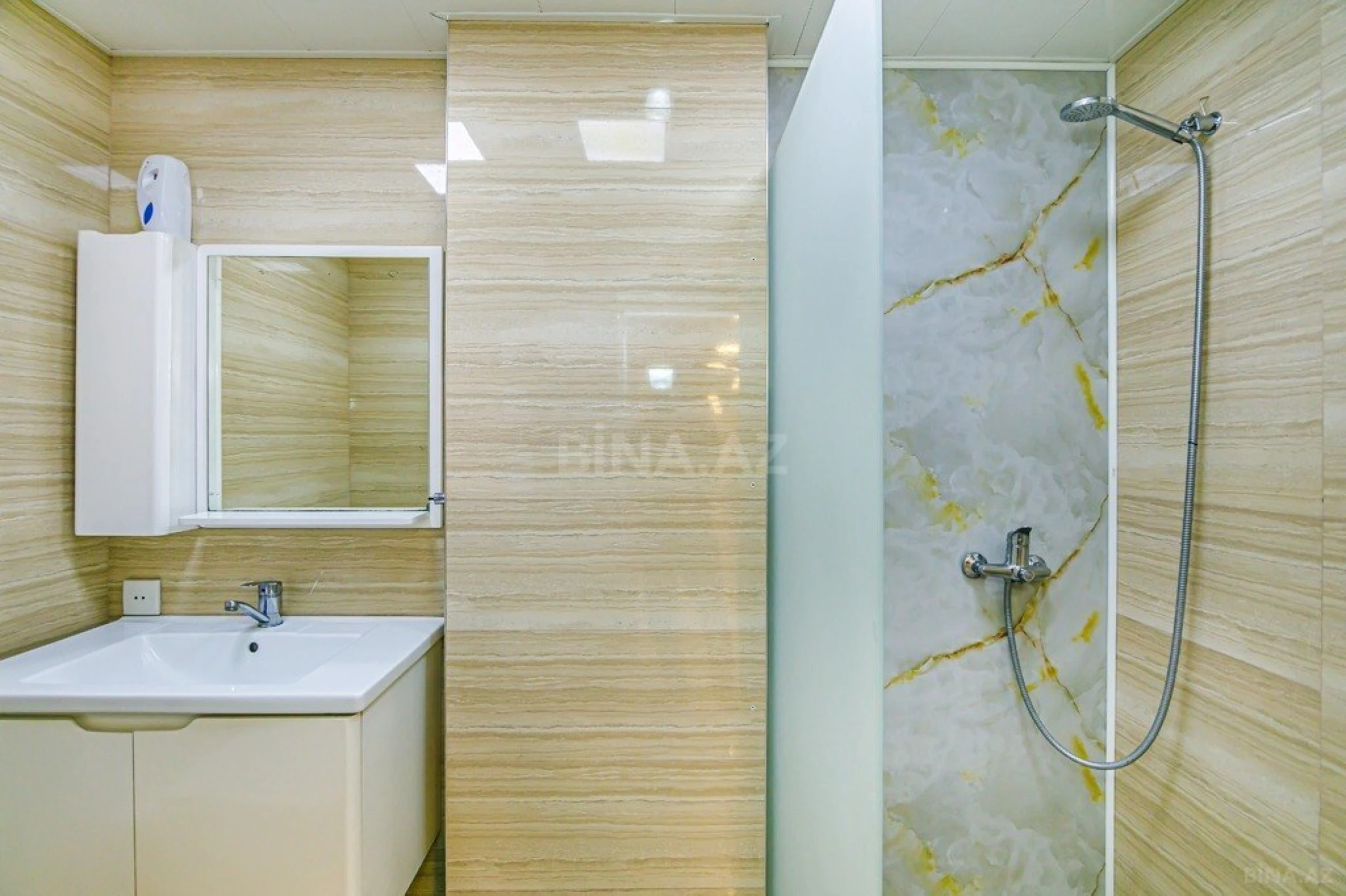 Kirayə verilir 4 otaqlı mənzil 165 m²