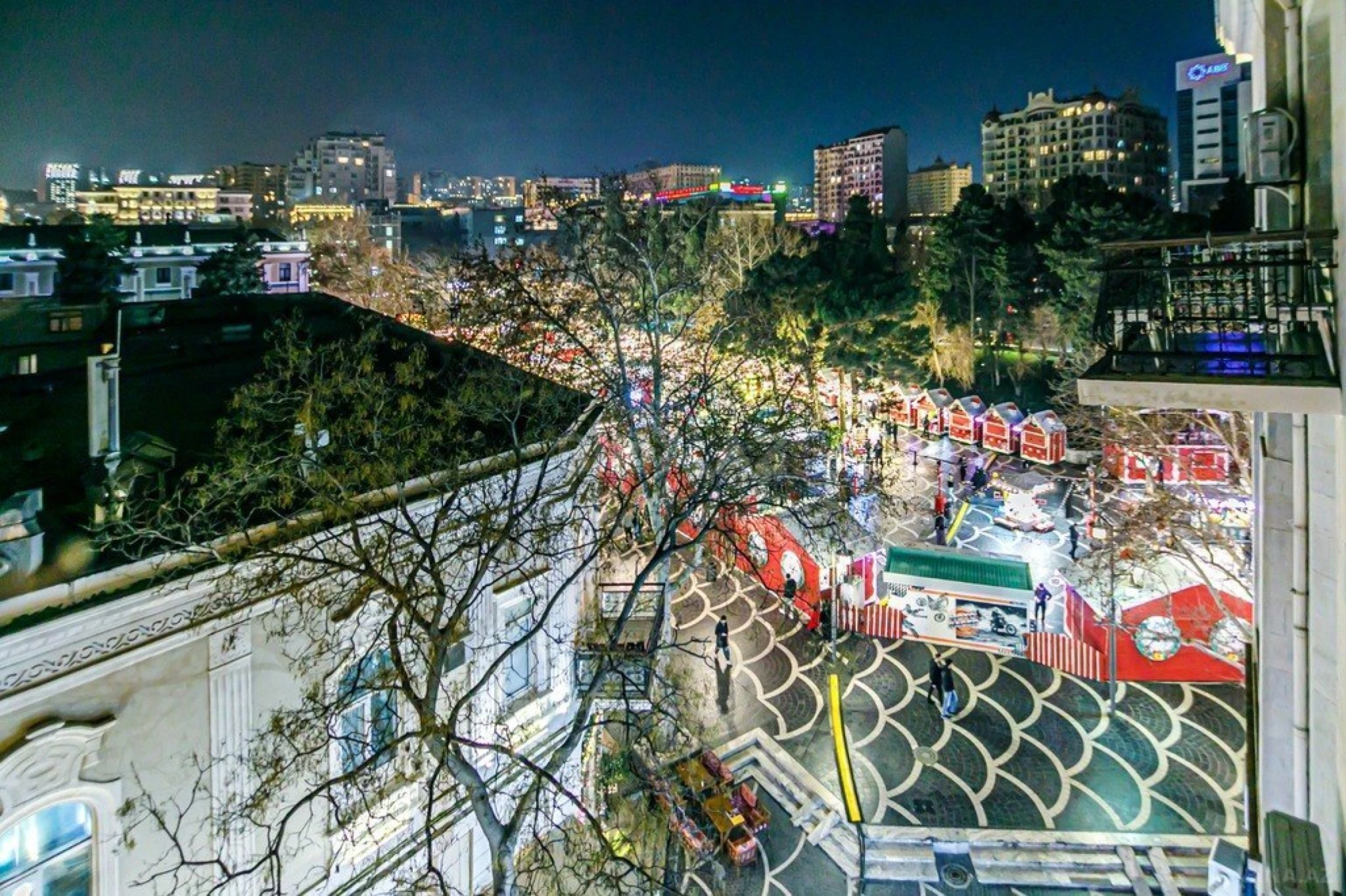 Kirayə verilir 4 otaqlı mənzil 165 m²