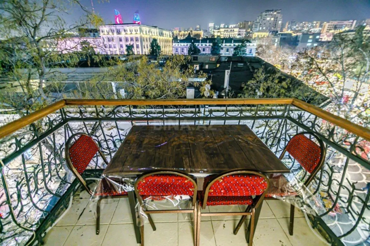 Kirayə verilir 4 otaqlı mənzil 165 m²