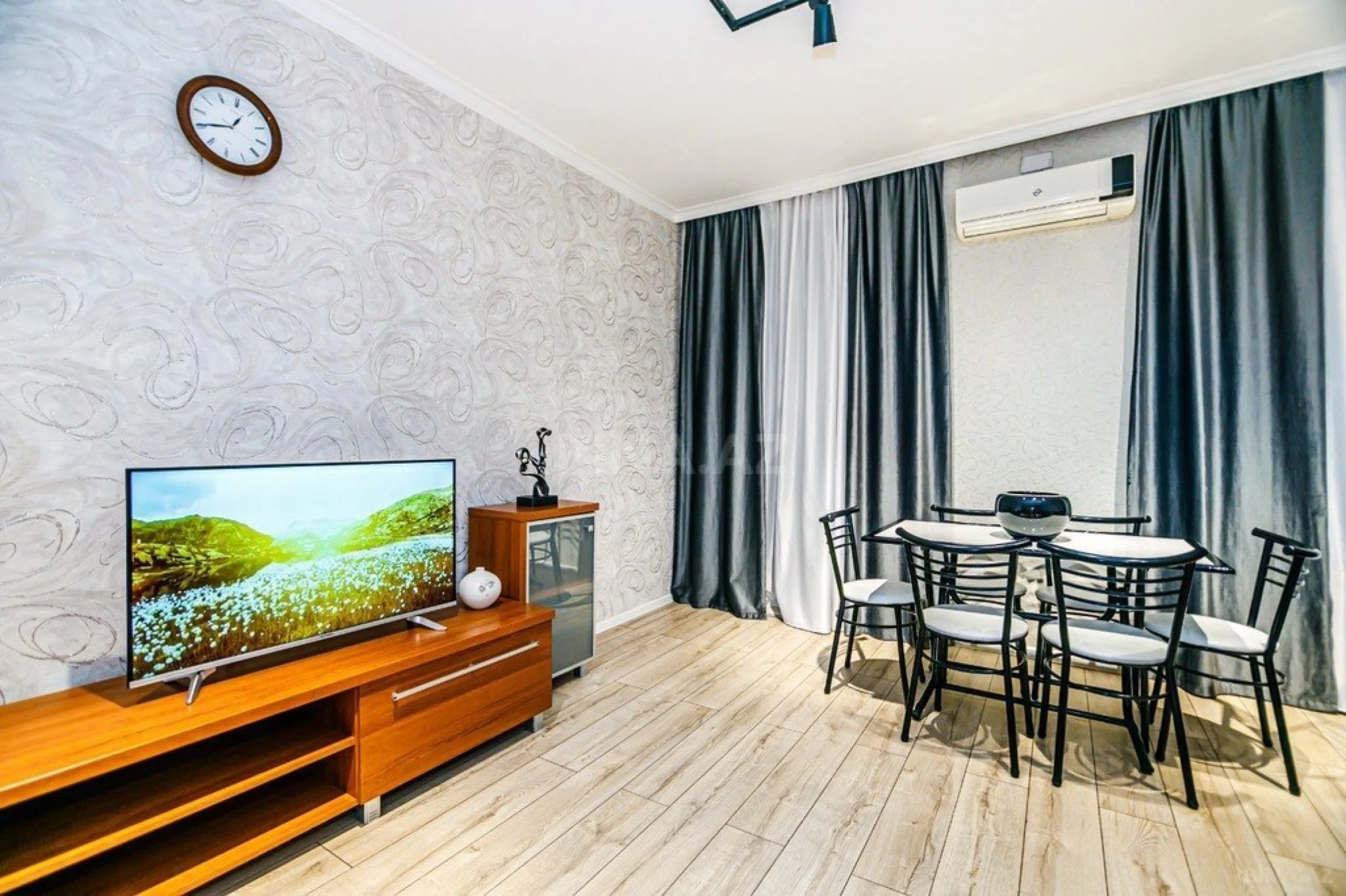 Kirayə verilir 4 otaqlı mənzil 165 m²