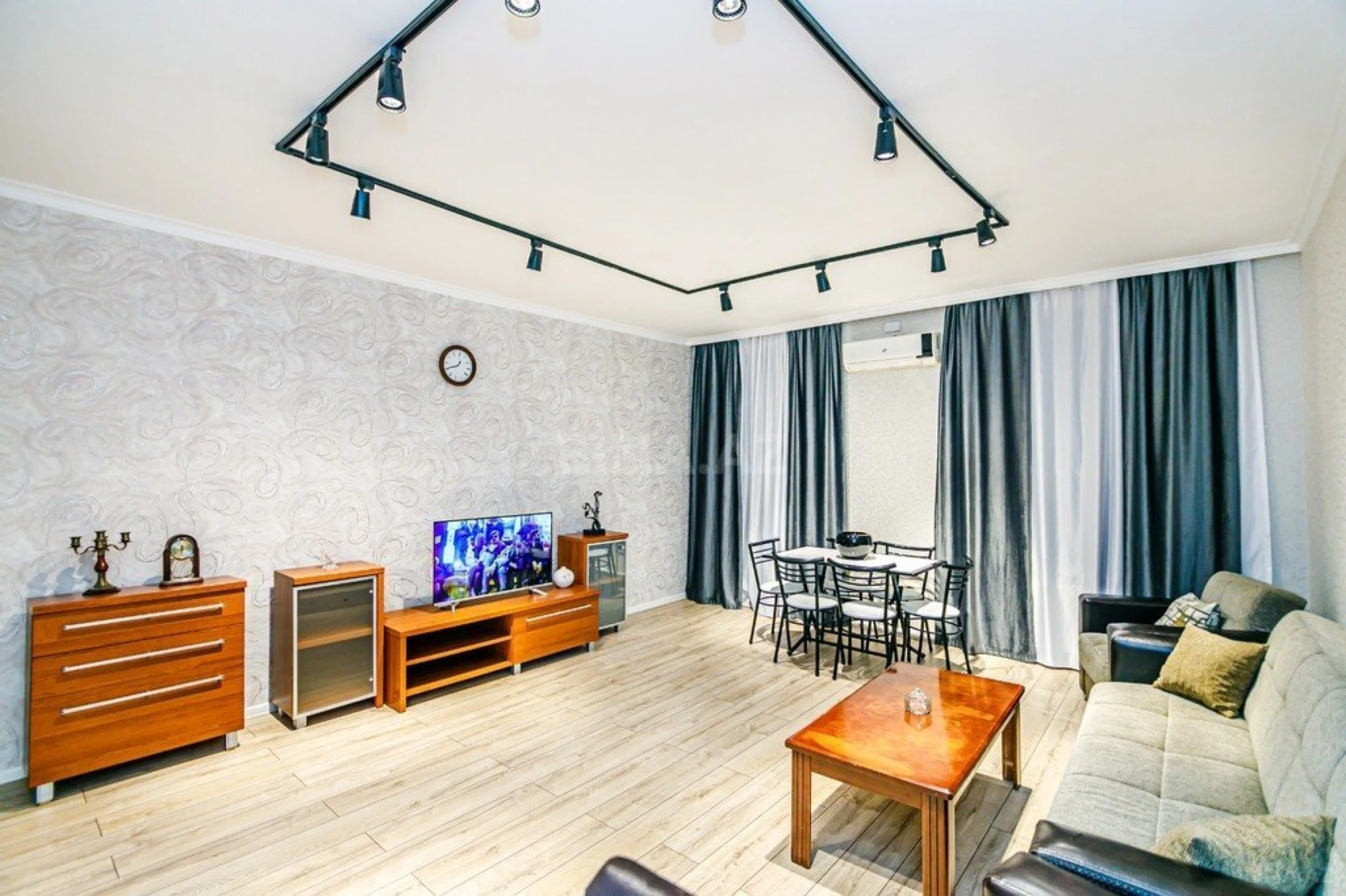 Kirayə verilir 4 otaqlı mənzil 165 m²