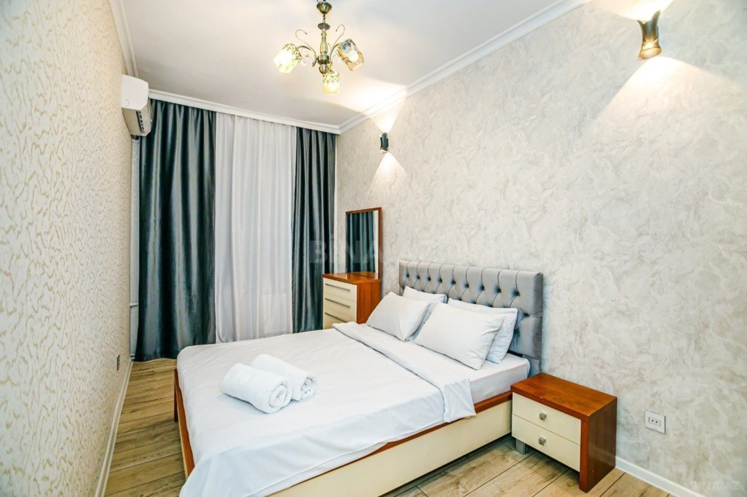 Kirayə verilir 4 otaqlı mənzil 165 m²