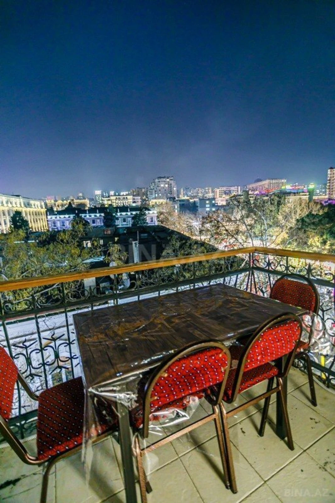 Kirayə verilir 4 otaqlı mənzil 165 m²