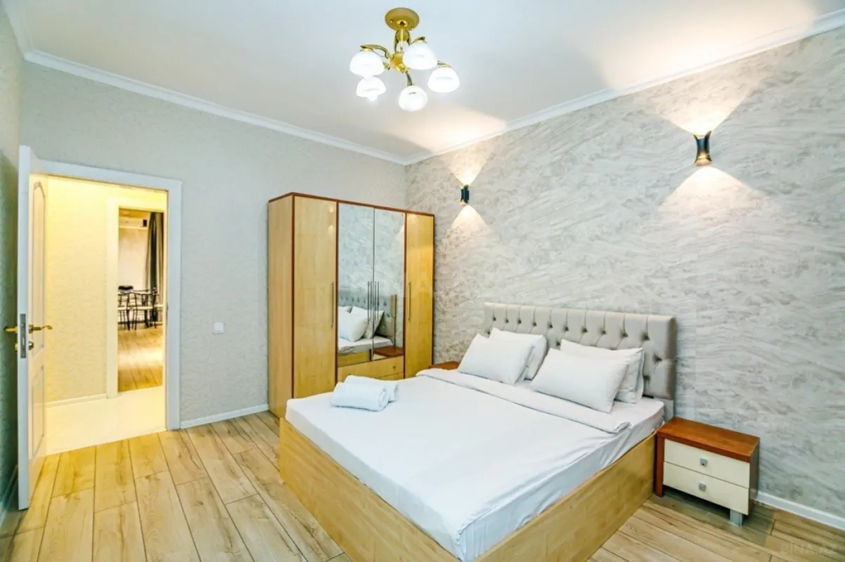 Kirayə verilir 4 otaqlı mənzil 165 m²