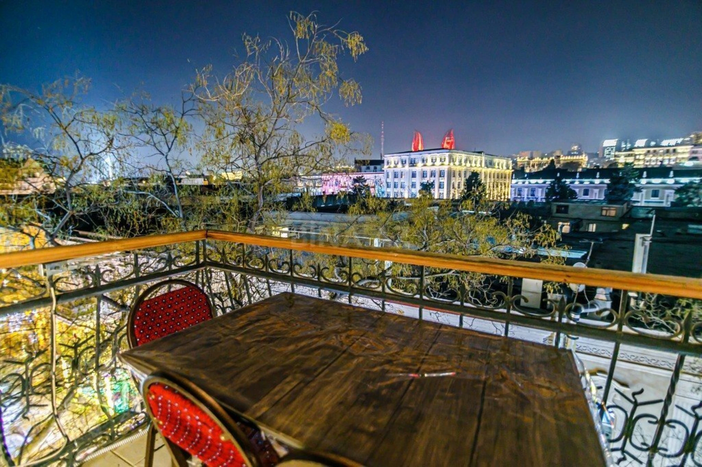 Kirayə verilir 4 otaqlı mənzil 165 m²