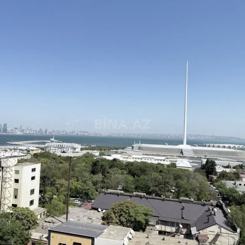 Satılır 4 otaqlı mənzil 185 m²