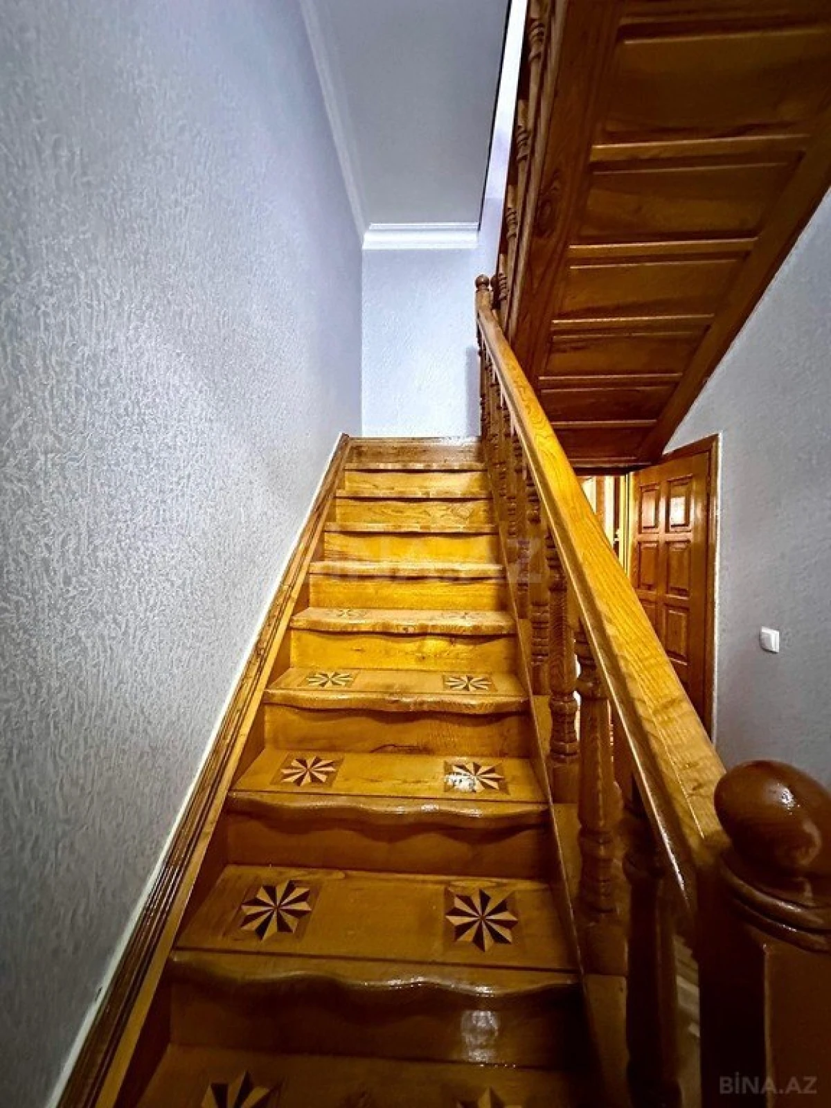 Satılır 6 otaqlı mənzil 215 m²