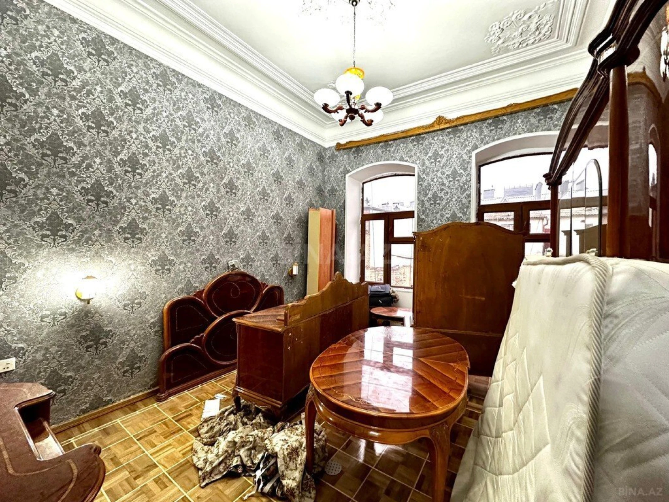 Satılır 6 otaqlı mənzil 215 m²