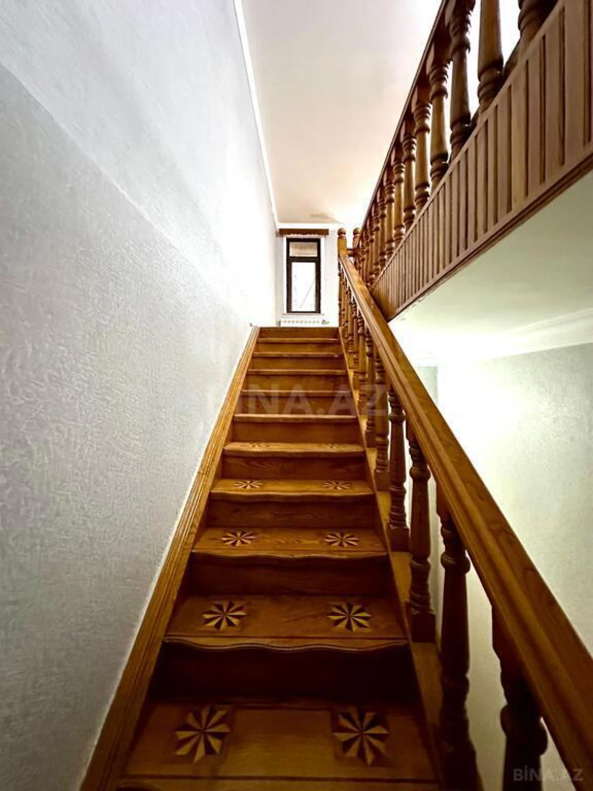 Satılır 6 otaqlı mənzil 215 m²