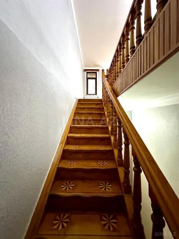 Satılır 6 otaqlı mənzil 215 m²