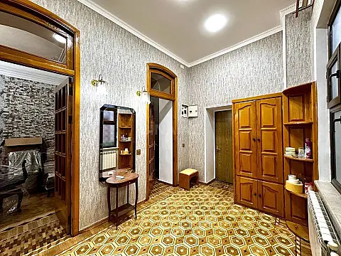 Satılır 6 otaqlı mənzil 215 m² — Bakı, Sahil qəs. 6 otaq 215.00 m²