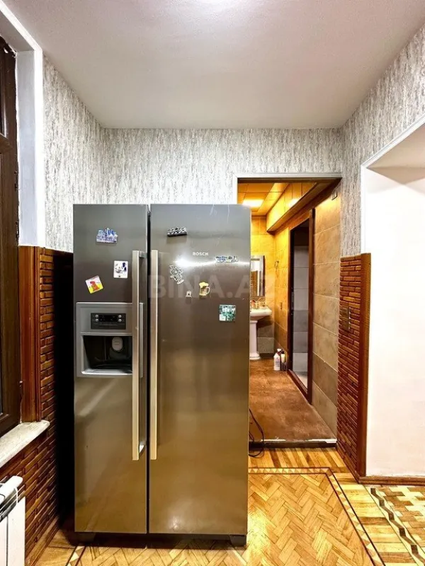 Satılır 6 otaqlı mənzil 215 m²