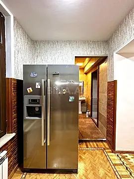 Satılır 6 otaqlı mənzil 215 m²