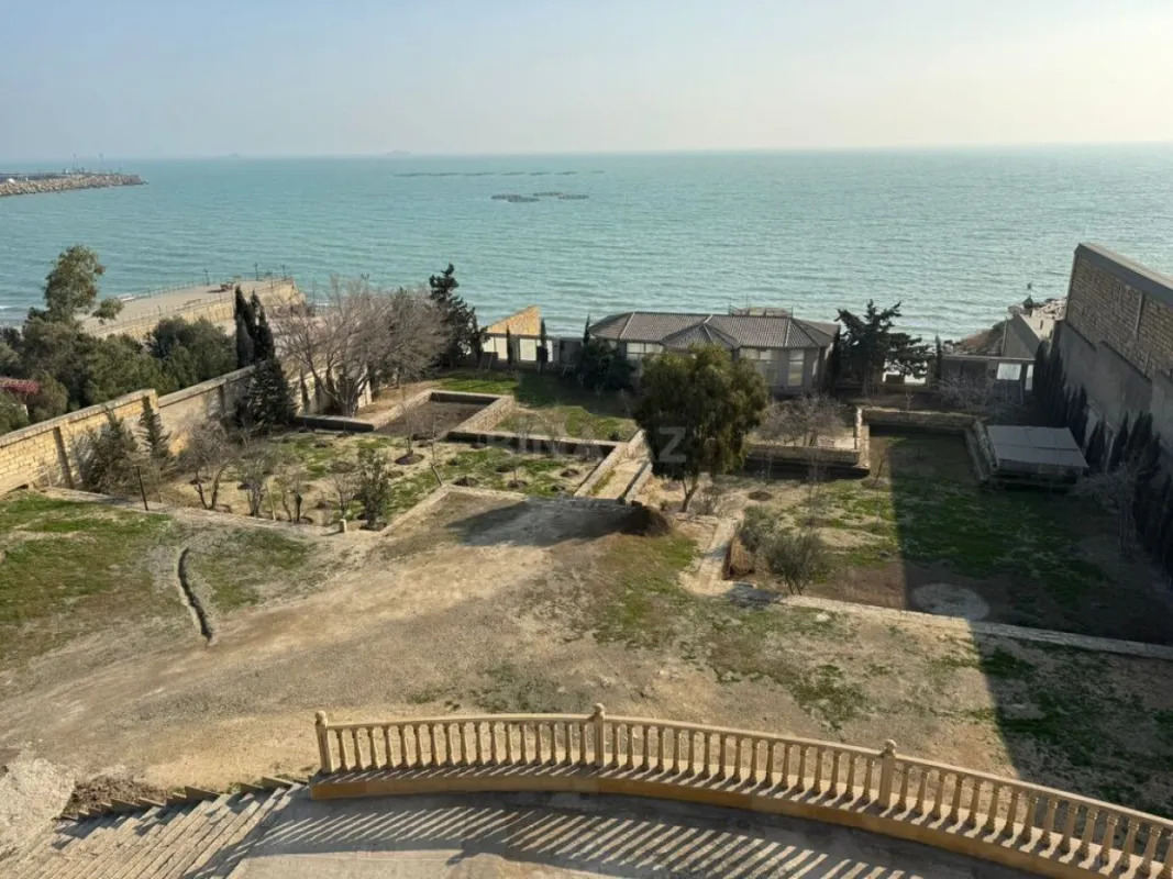 Satılır 7 otaqlı həyət evi 500 m²