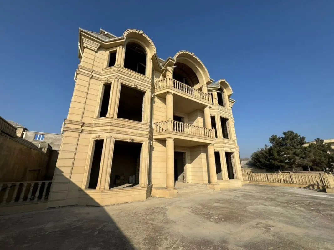 Satılır 7 otaqlı həyət evi 500 m²