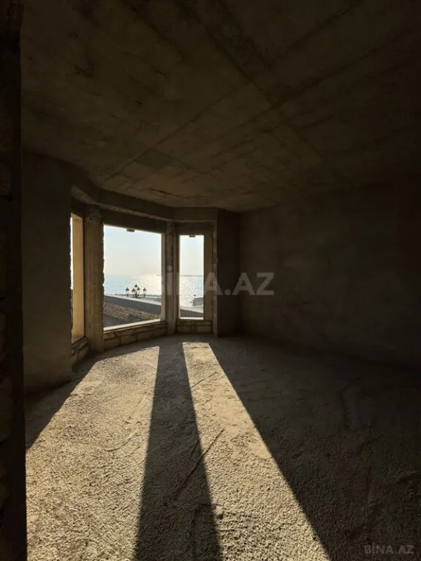 Satılır 7 otaqlı həyət evi 500 m²