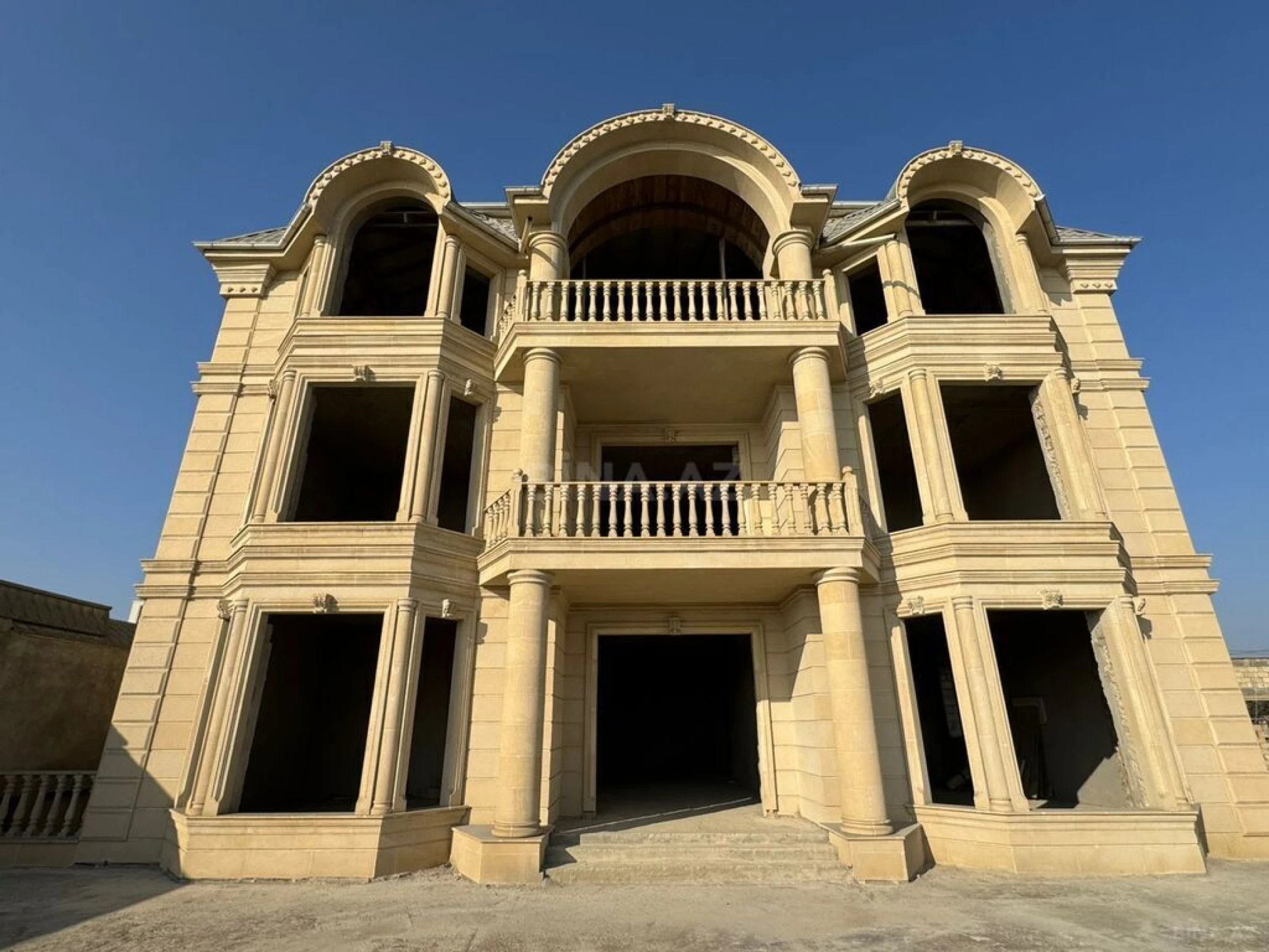 Satılır 7 otaqlı həyət evi 500 m²