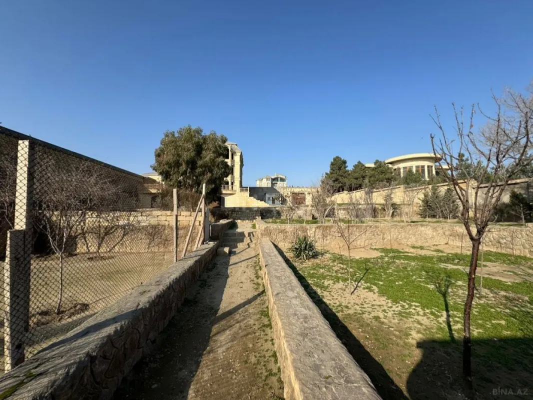 Satılır 7 otaqlı həyət evi 500 m²