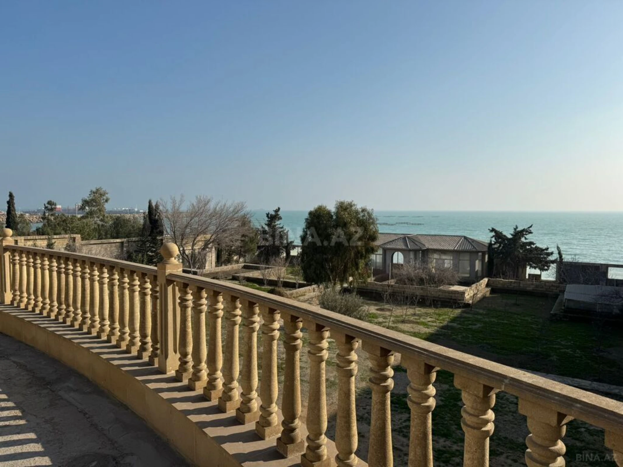 Satılır 7 otaqlı həyət evi 500 m²