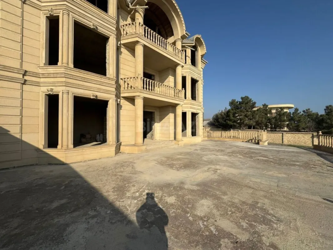 Satılır 7 otaqlı həyət evi 500 m²