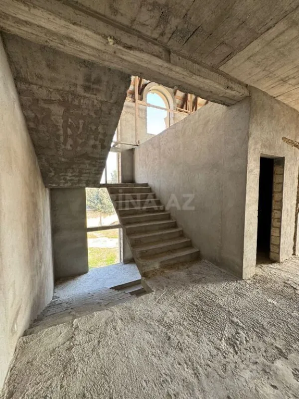 Satılır 7 otaqlı həyət evi 500 m²