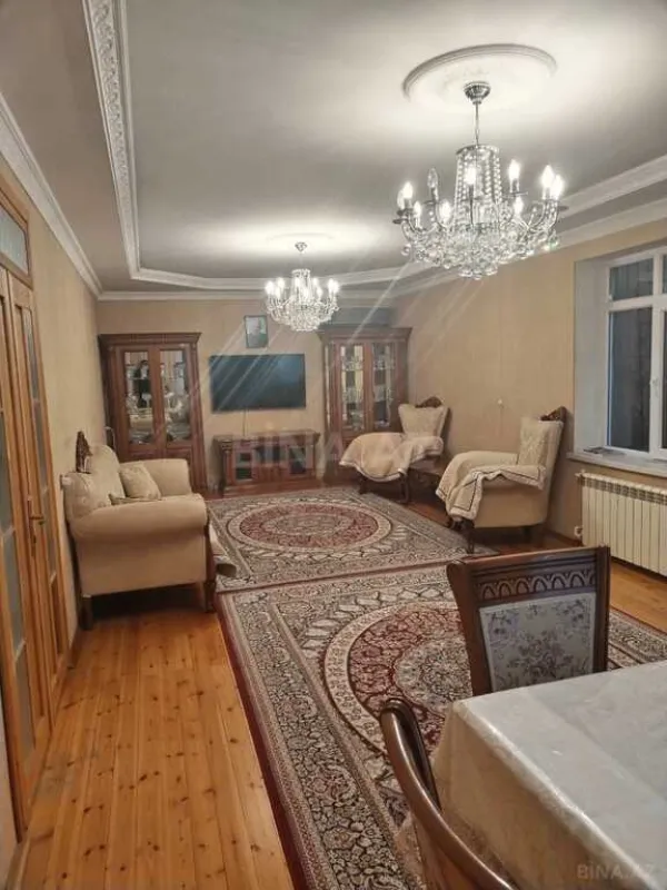 Satılır 5 otaqlı həyət evi 190 m²