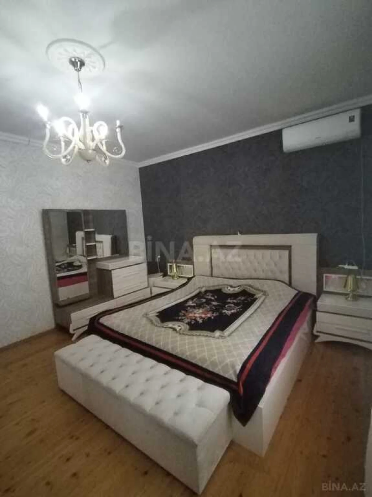 Satılır 5 otaqlı həyət evi 190 m²