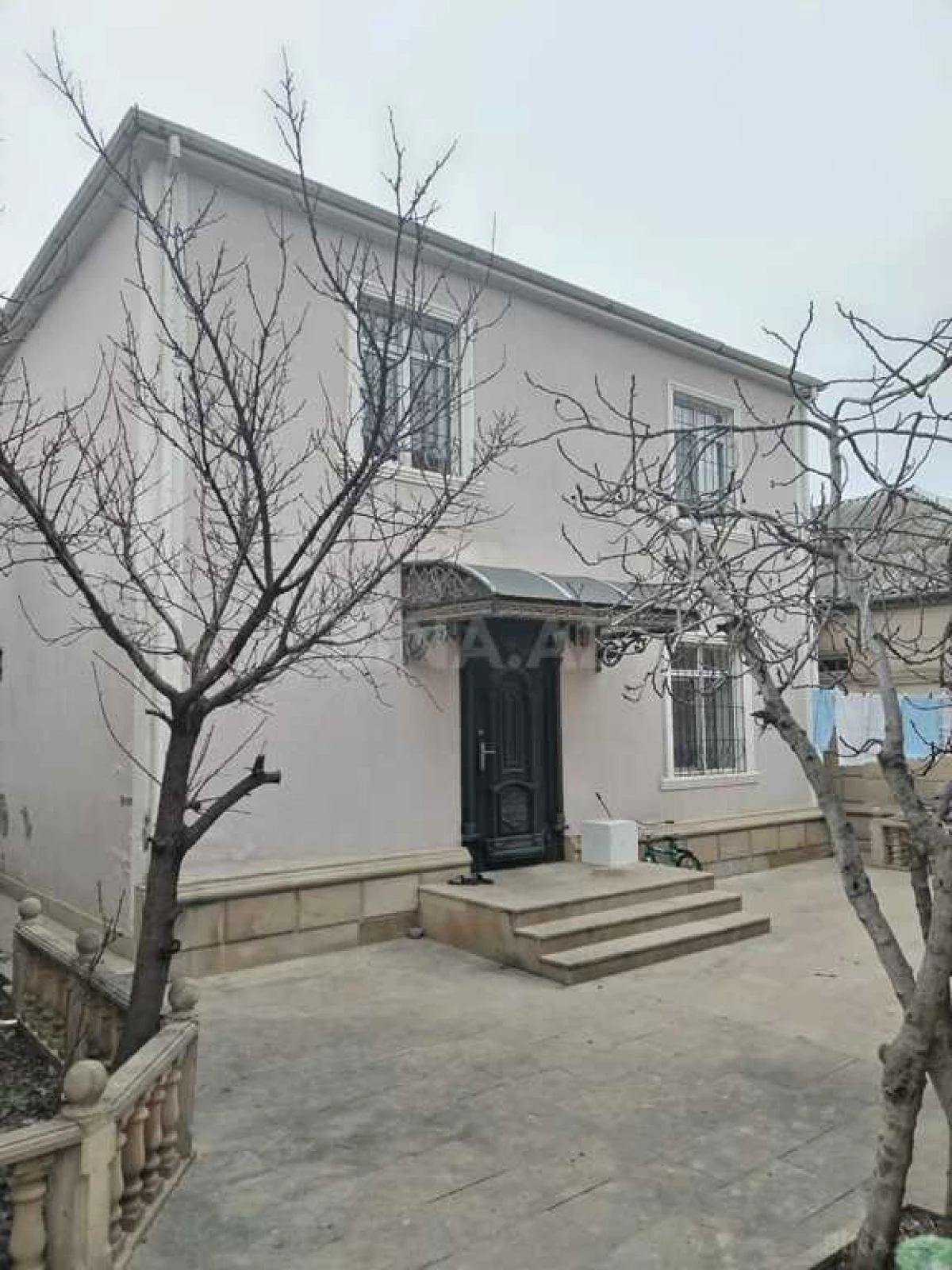 Satılır 5 otaqlı həyət evi 190 m²