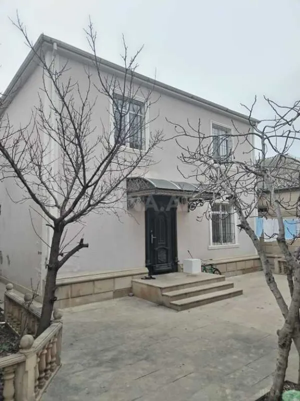 Satılır 5 otaqlı həyət evi 190 m²