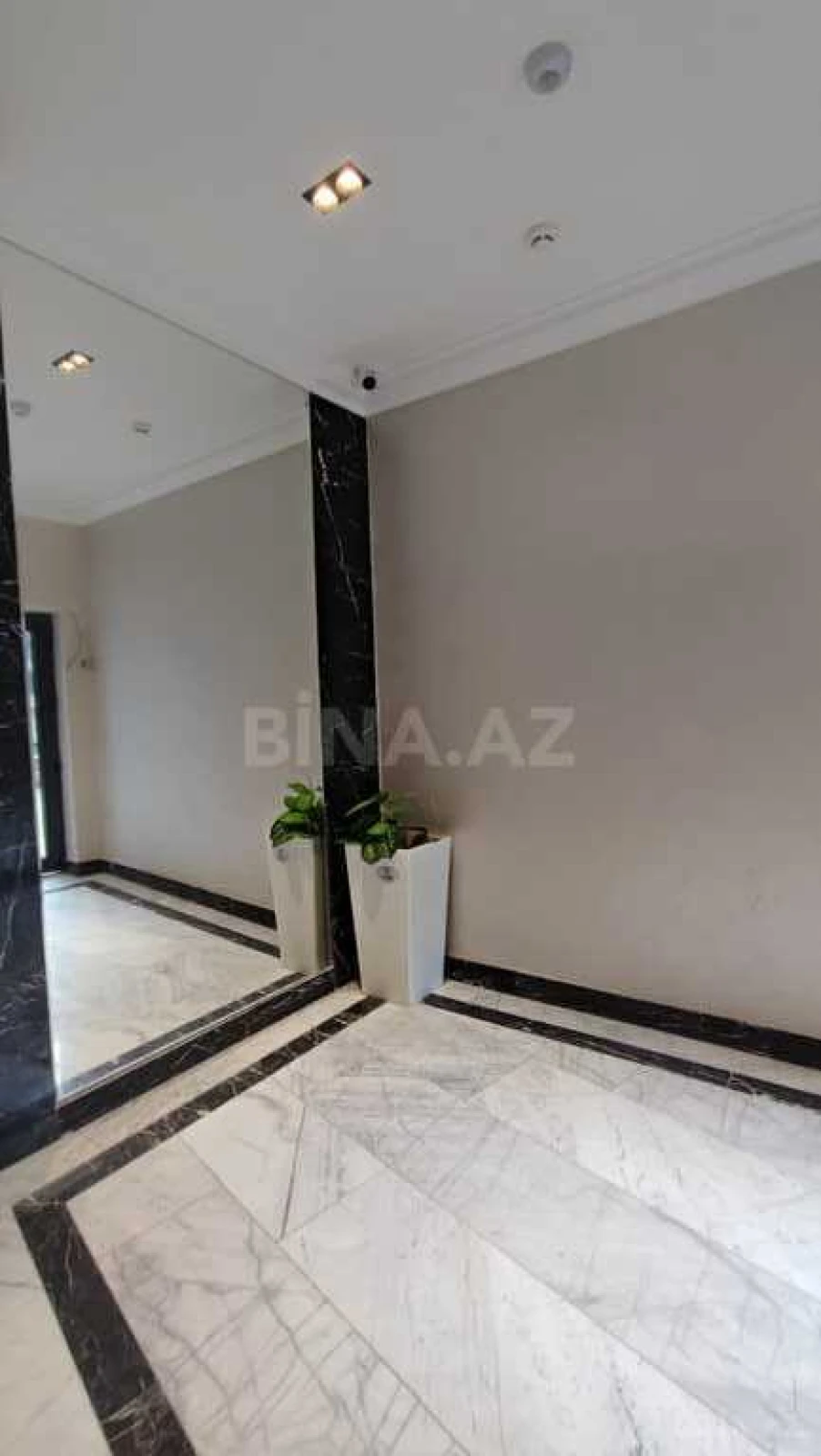 Satılır 2 otaqlı mənzil 98 m²