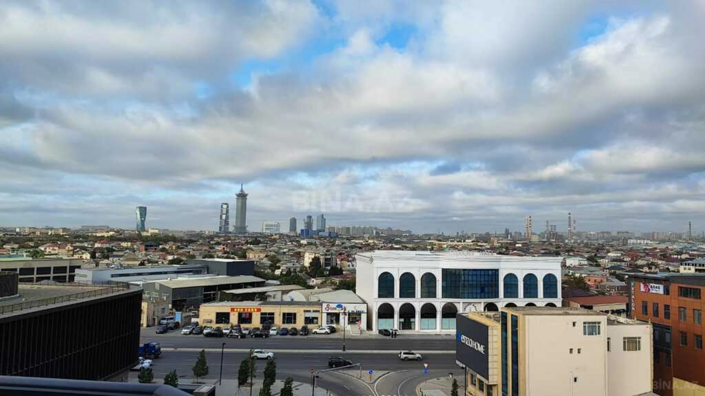 Satılır 2 otaqlı mənzil 98 m²