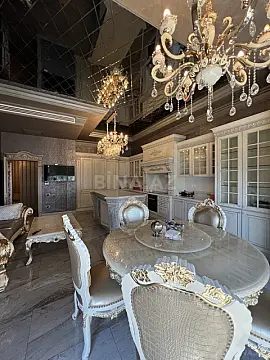 Satılır 4 otaqlı mənzil 244 m²