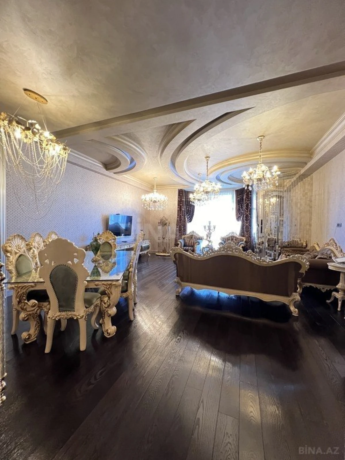 Satılır 4 otaqlı mənzil 244 m²