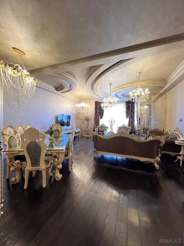 Satılır 4 otaqlı mənzil 244 m²