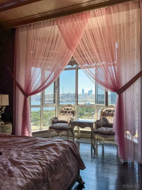 Satılır 4 otaqlı mənzil 244 m²