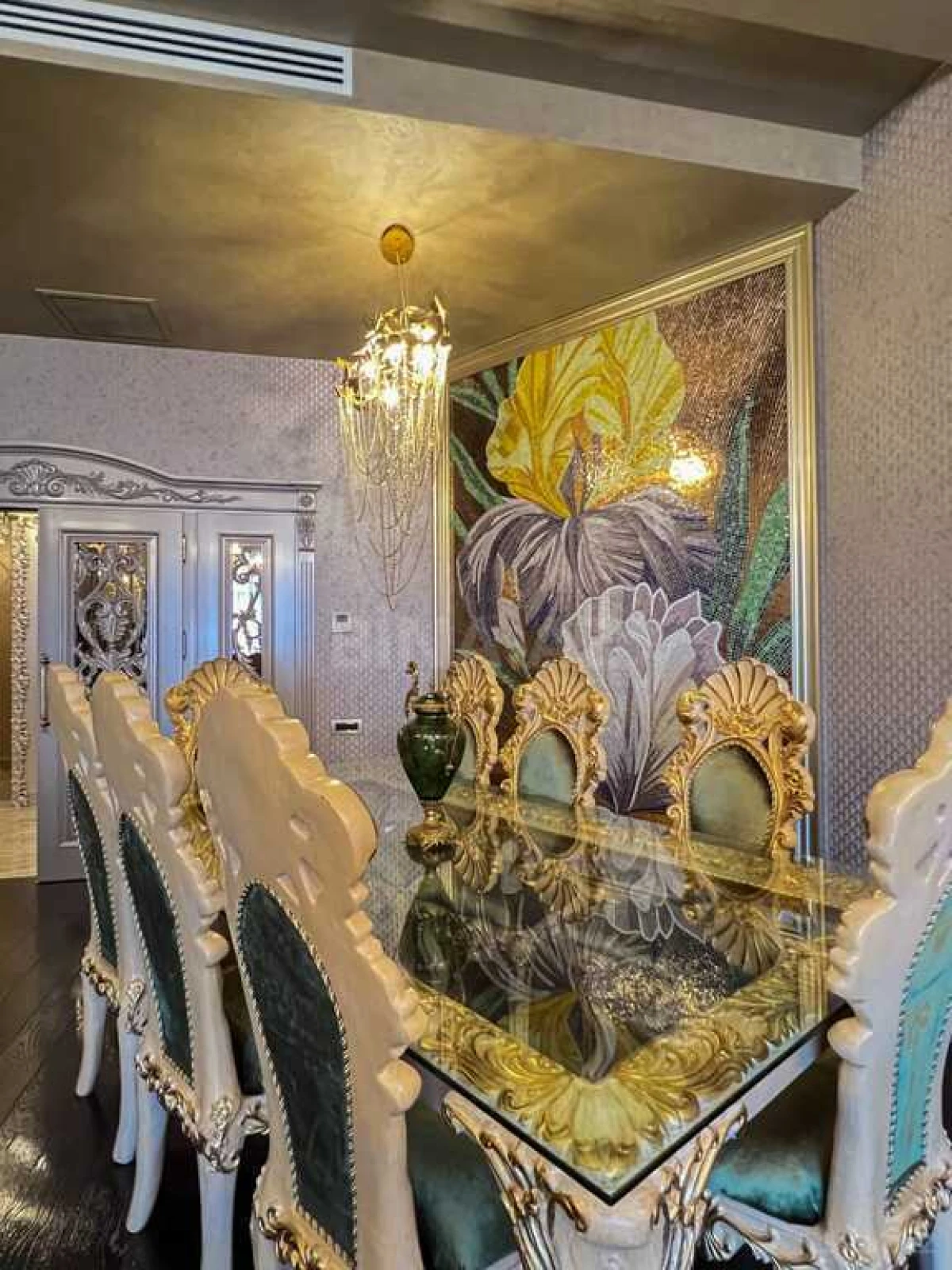 Satılır 4 otaqlı mənzil 244 m²