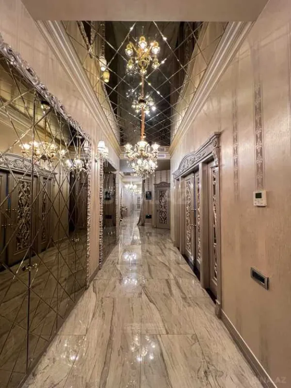 Satılır 4 otaqlı mənzil 244 m²