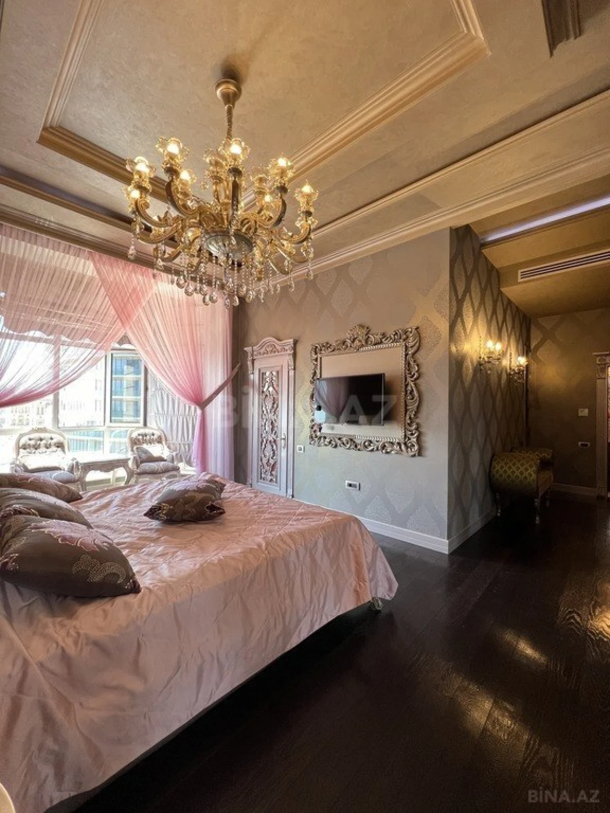 Satılır 4 otaqlı mənzil 244 m²