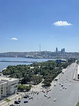 Satılır 4 otaqlı mənzil 244 m²