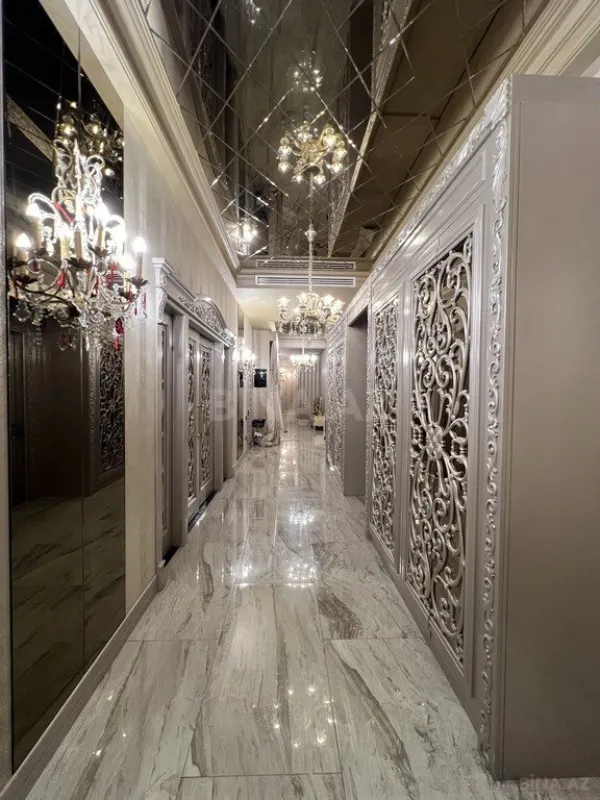 Satılır 4 otaqlı mənzil 244 m²