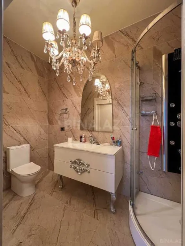 Satılır 4 otaqlı mənzil 244 m²