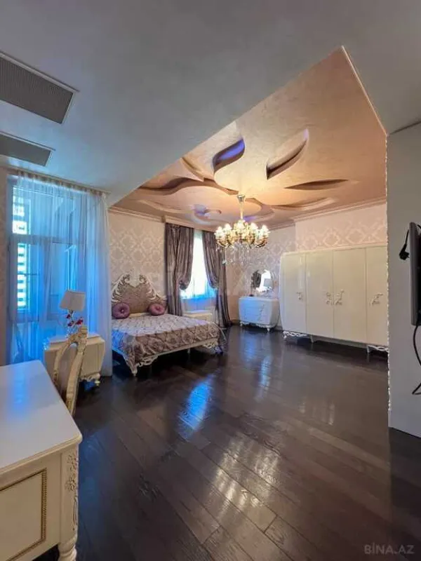 Satılır 4 otaqlı mənzil 244 m²